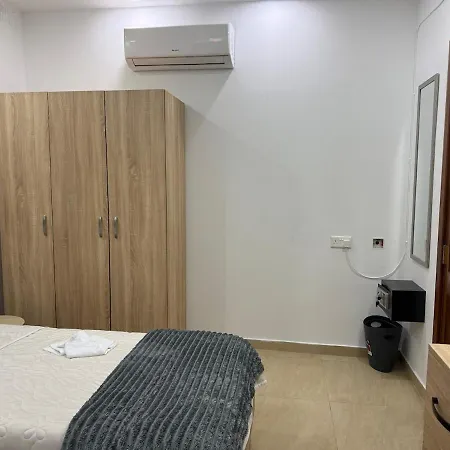 4 Bed Maisonette Close To Mater Dei Apartmán *