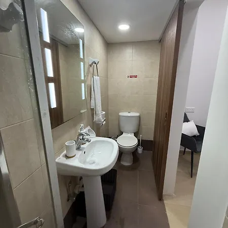 Lägenhet 4 Bed Maisonette Close To Mater Dei Birkirkara