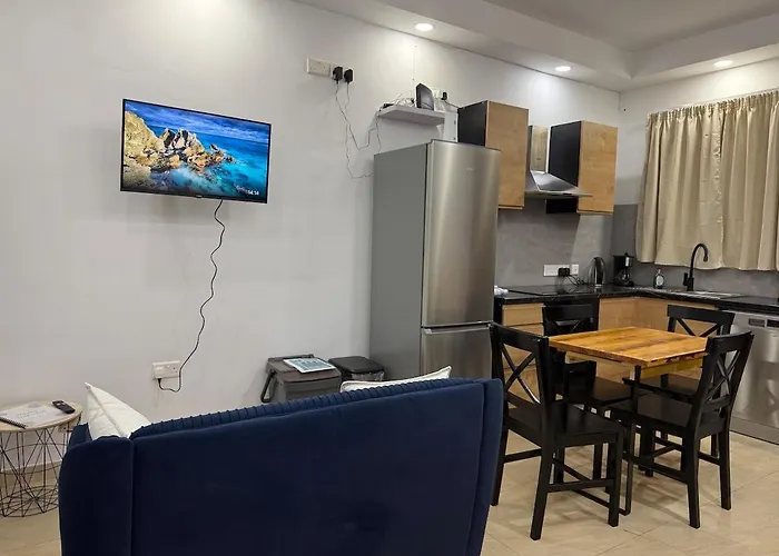 4 Bed Maisonette Close To Mater Dei Διαμέρισμα Μπιρκιρκάρα